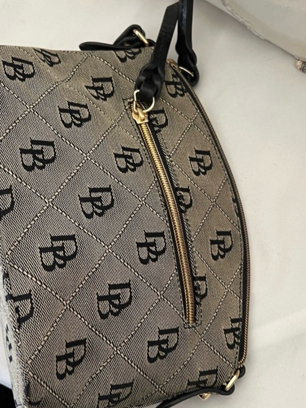Dooney & Bourke EUC Gray Monogram Crossbody with Black Accents - Picture 7 of 8